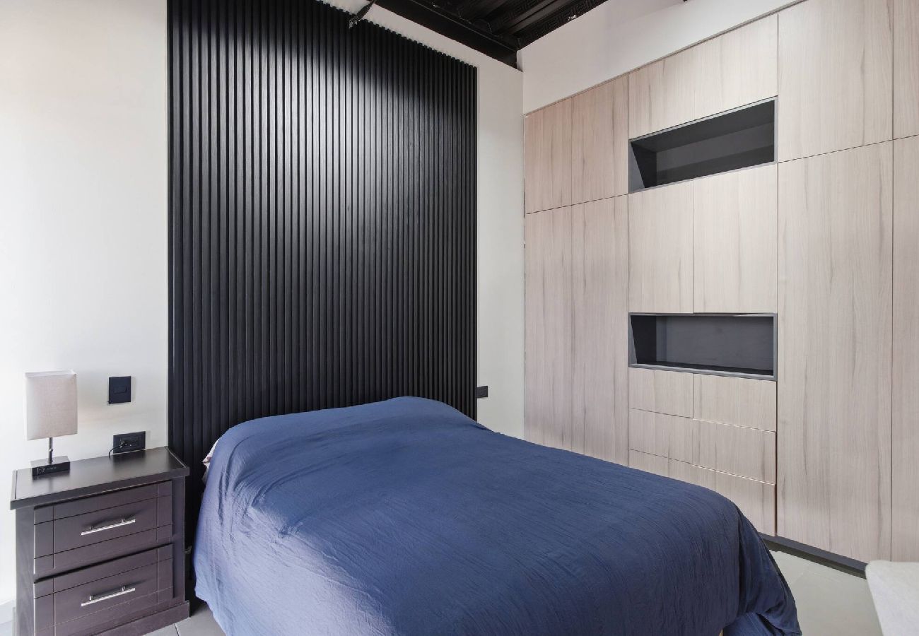 Apartment in Durango - Industrial Loft | 2 Queen Beds & Terrace 