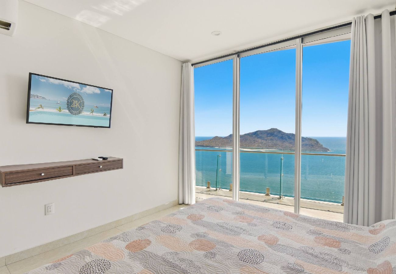 Apartment in Mazatlán - Camino al Mar | 24. Floor | King bed | Beach Front 