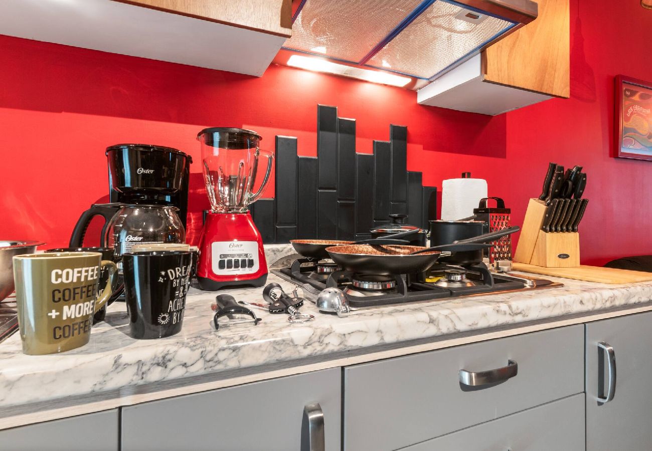 Apartment in Durango - Red Vibe Music Decor | King Bed + Parking + Office 