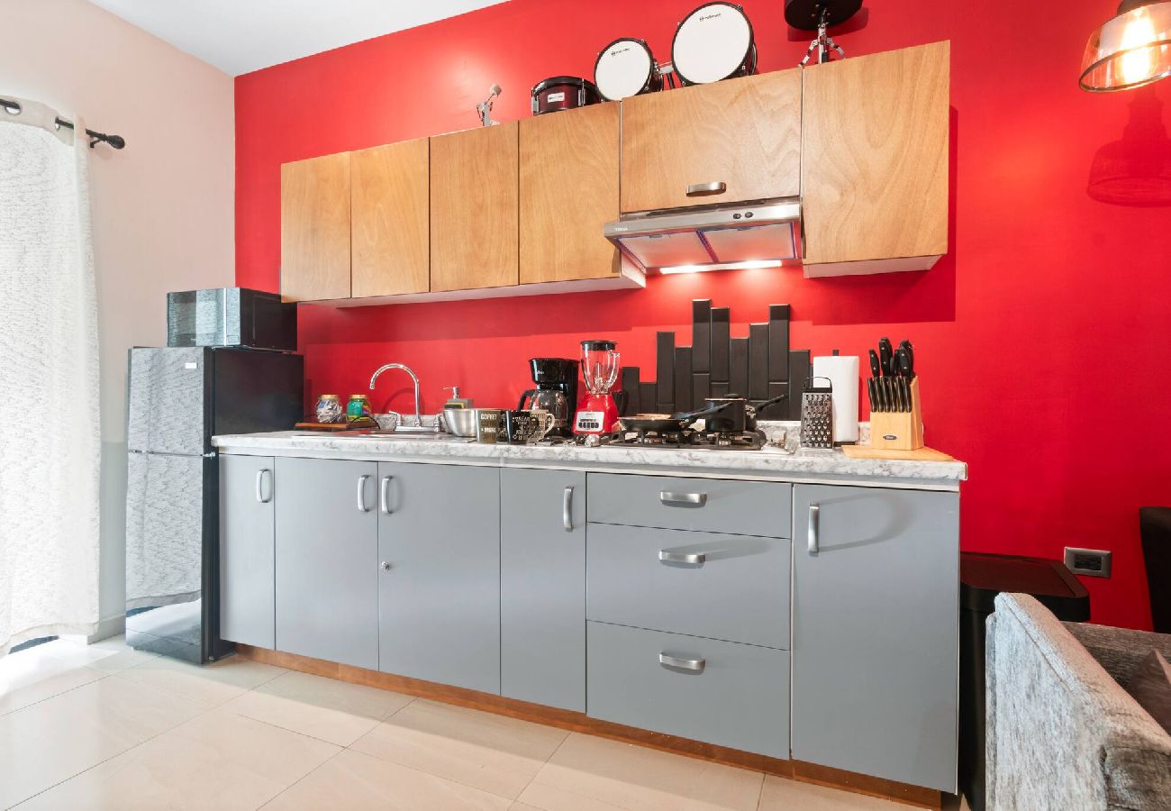 Apartment in Durango - Red Vibe Music Decor | King Bed + Parking + Office 