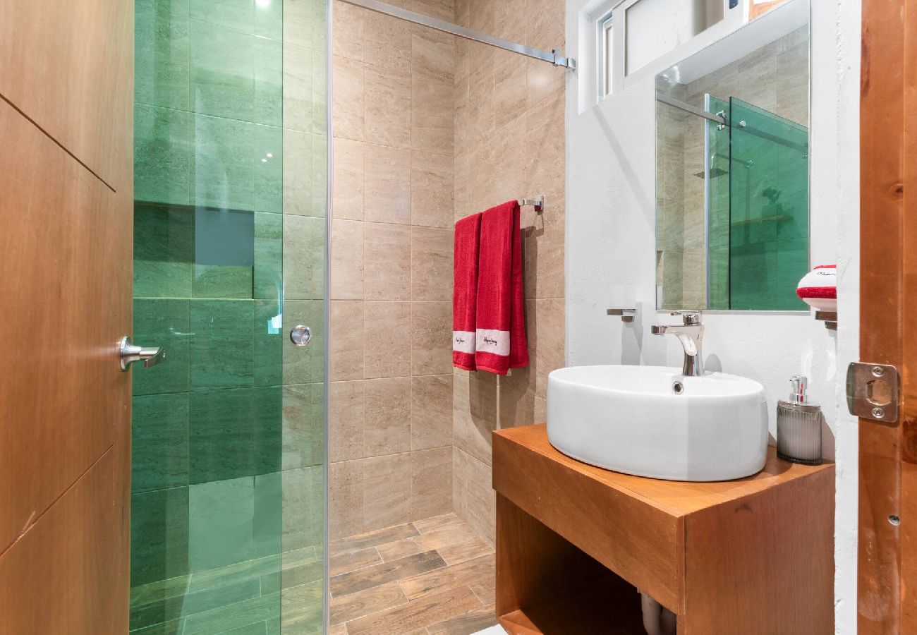 Apartment in Durango - Red Vibe Music Decor | King Bed + Parking + Office 
