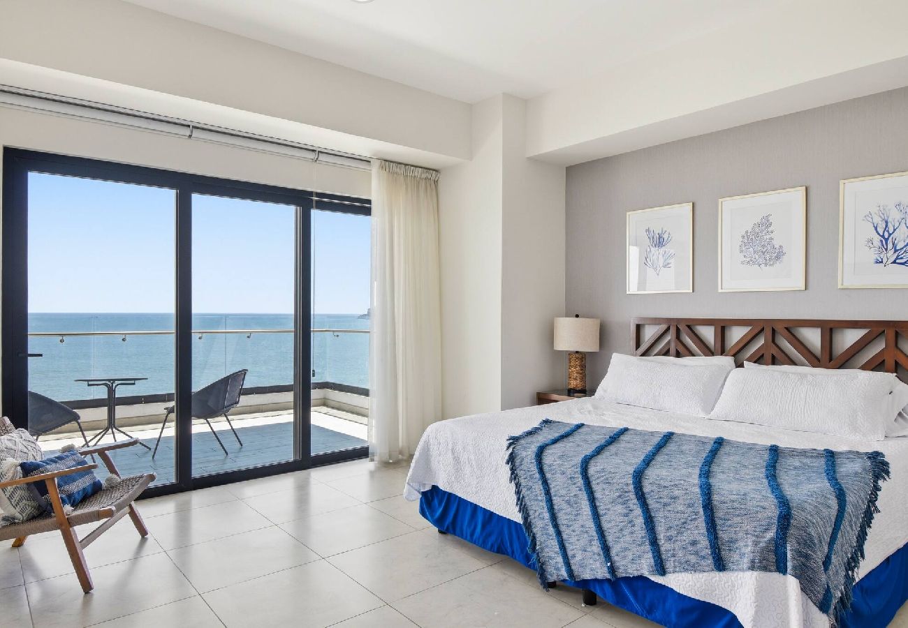 Apartment in Mazatlán - Altomare | Malecón | King Bed| 10th floor views 