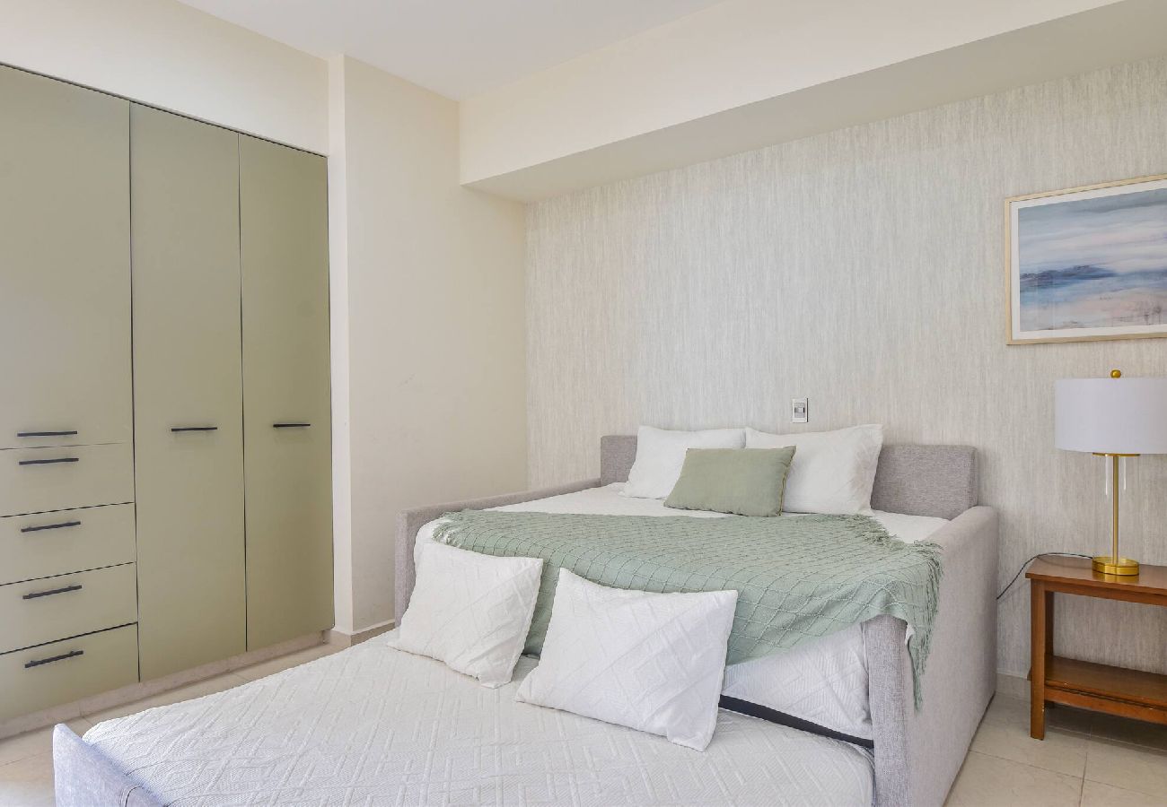 Apartment in Mazatlán - Altomare | Malecón | King Bed| 10th floor views 