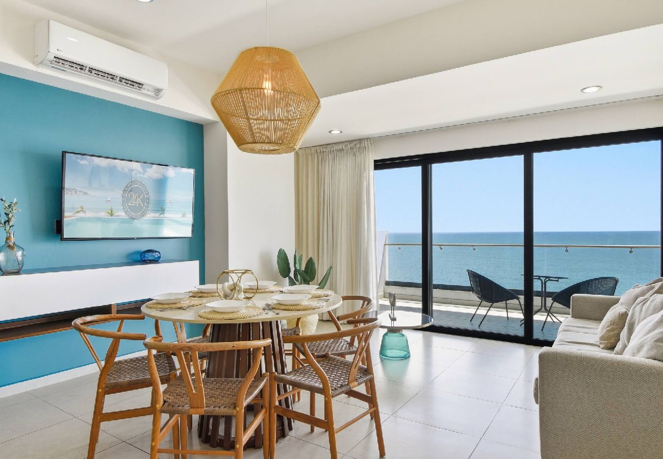 Apartment in Mazatlán - Altomare | Malecón | King Bed| 10th floor views 