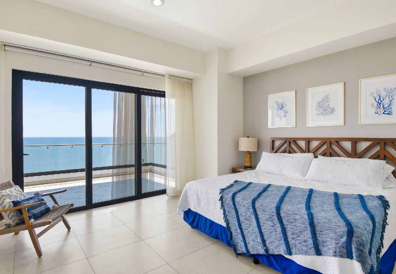 Apartment in Mazatlán - Altomare | Malecón | King Bed| 10th floor views 