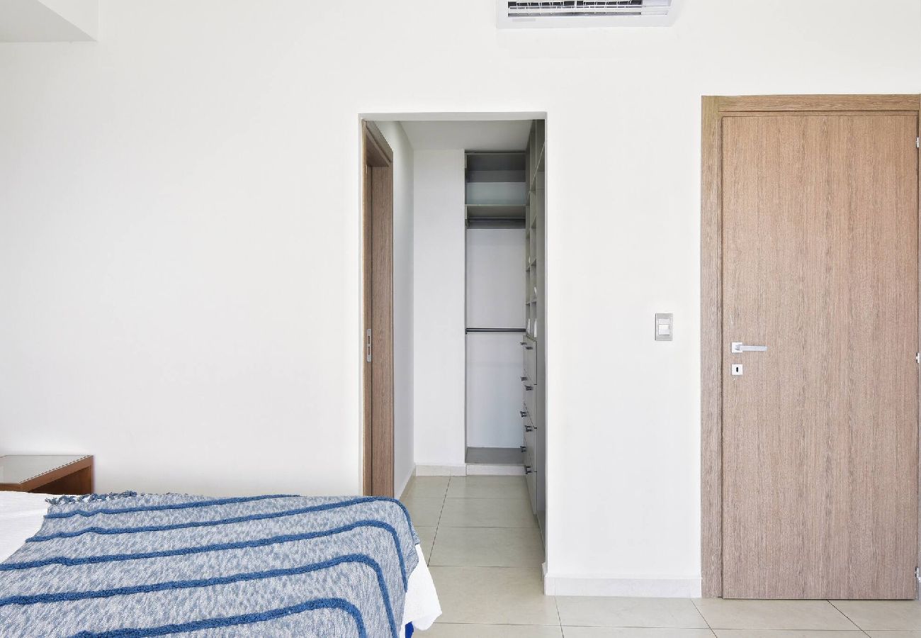 Apartment in Mazatlán - Altomare | Malecón | King Bed| 10th floor views 