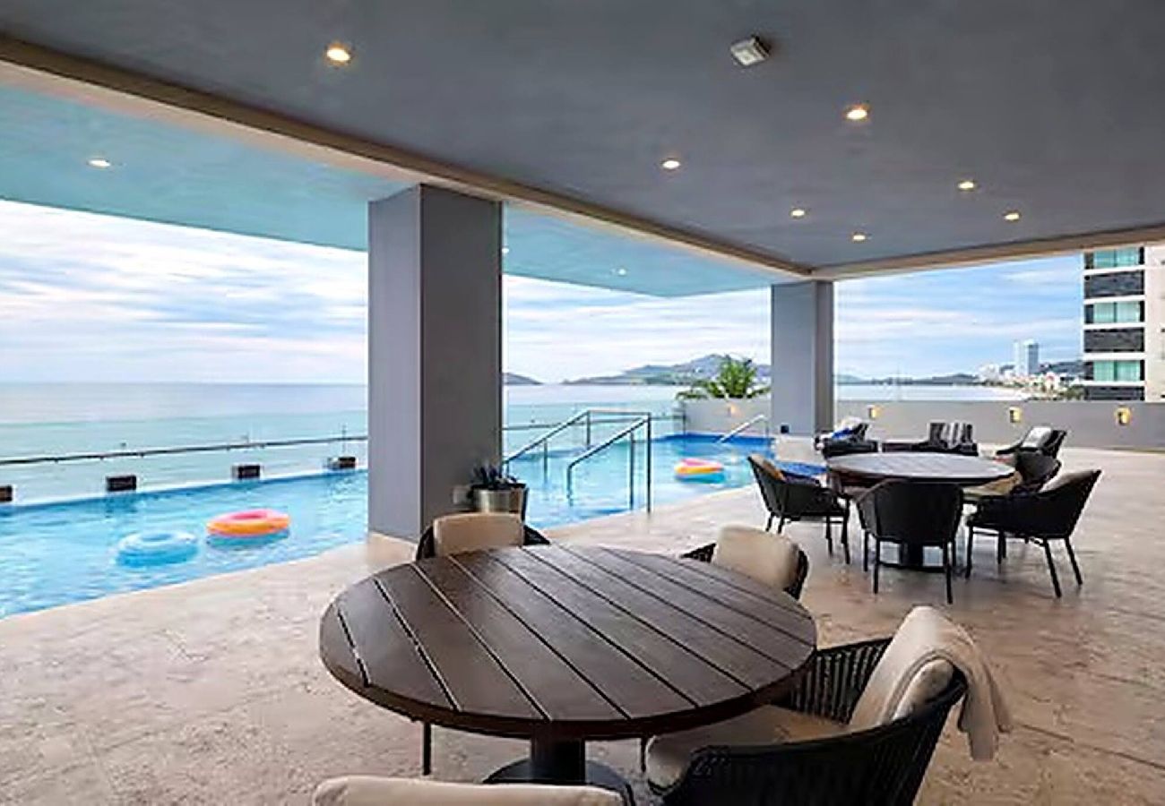 Apartment in Mazatlán - Altomare | Malecón | King Bed| 10th floor views 