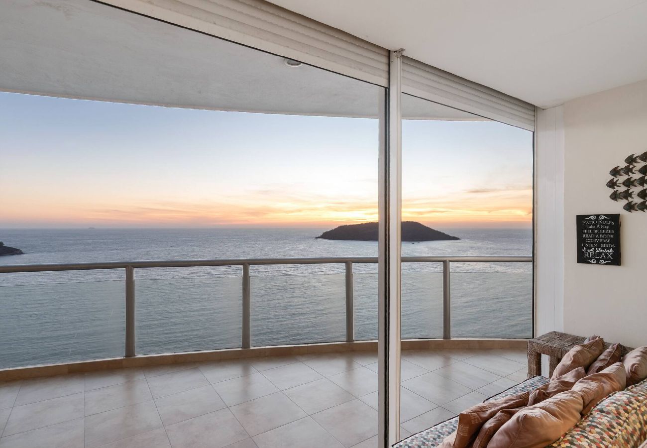 Apartment in Mazatlán - Hermosa Vista en Piso 23 a Pie de Playa 
