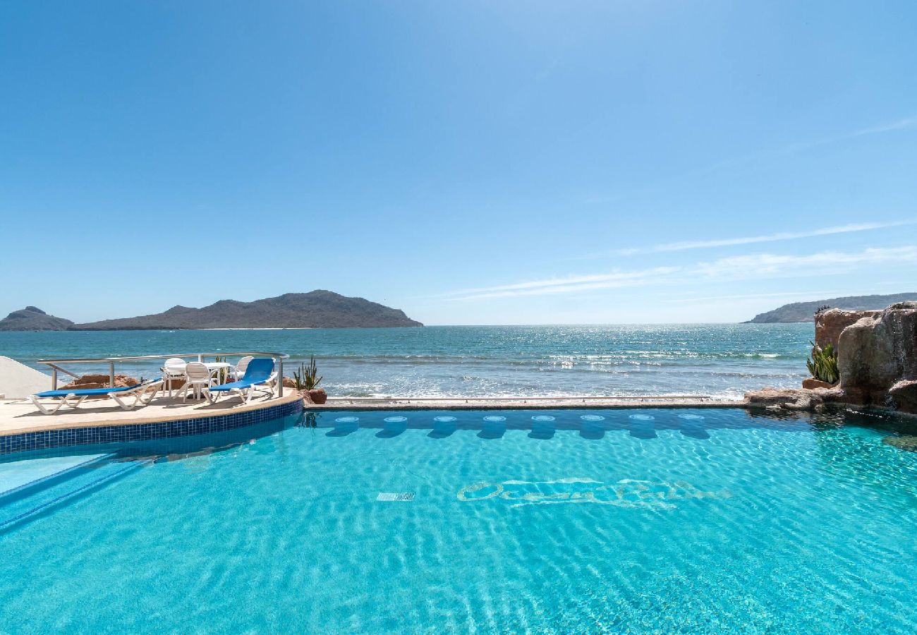 Apartment in Mazatlán - Hermosa Vista en Piso 23 a Pie de Playa 