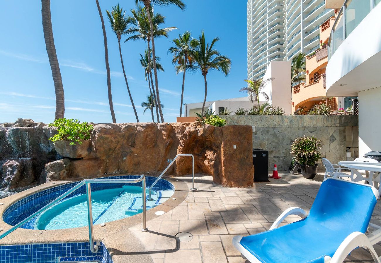 Apartment in Mazatlán - Hermosa Vista en Piso 23 a Pie de Playa 