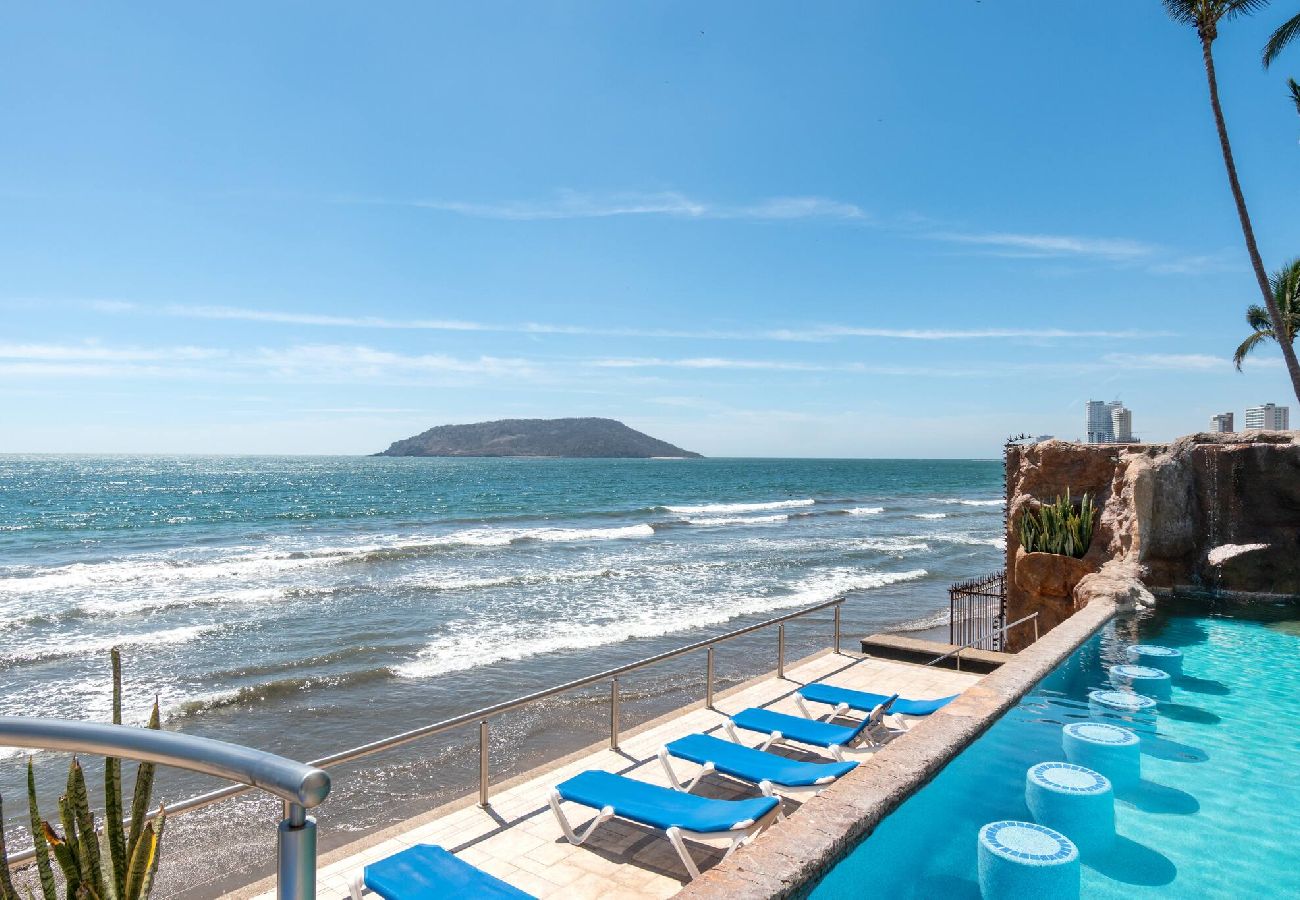 Apartment in Mazatlán - Hermosa Vista en Piso 23 a Pie de Playa 