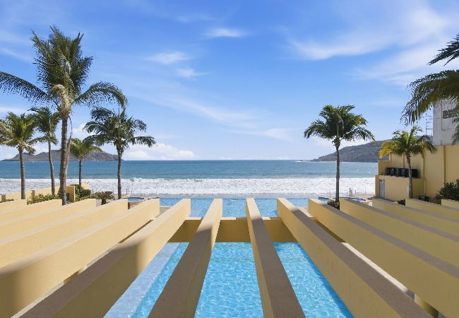 Apartment in Mazatlán - Gavias Golden | 3 Bedrooms, Beach, Pool & Gym 