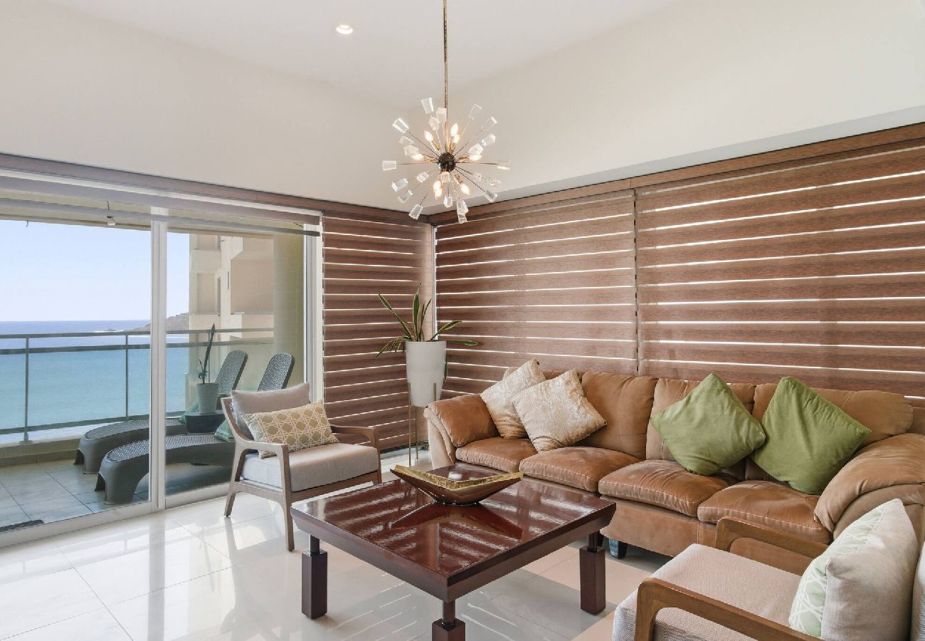 Apartment in Mazatlán - Gavias Golden | 3 Bedrooms, Beach, Pool & Gym 