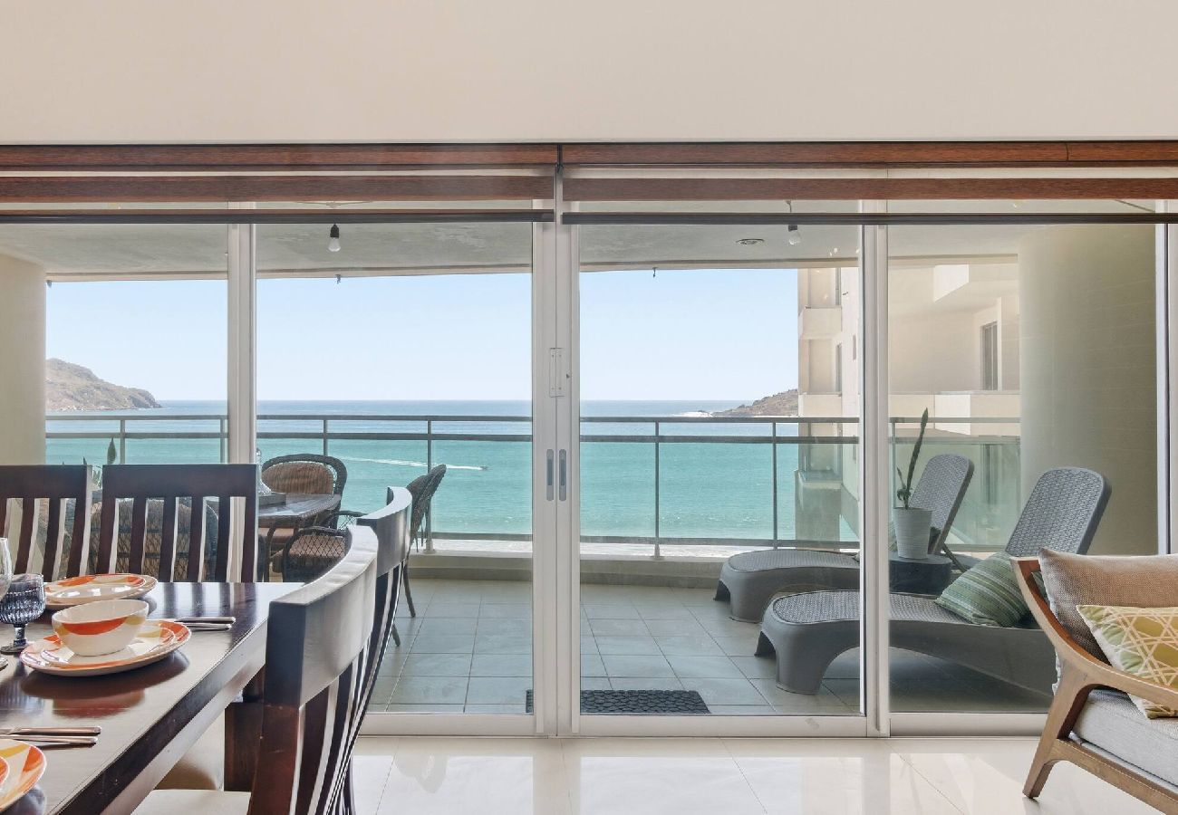 Apartment in Mazatlán - Gavias Golden | 3 Bedrooms, Beach, Pool & Gym 