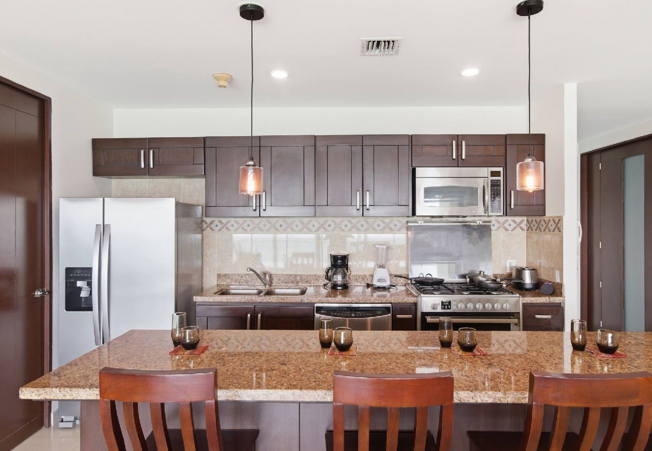 Apartment in Mazatlán - Gavias Golden | 3 Bedrooms, Beach, Pool & Gym 