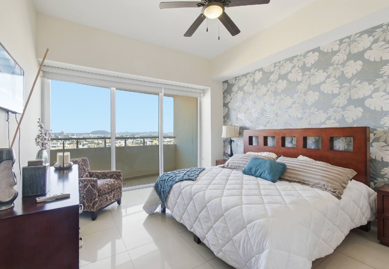 Apartment in Mazatlán - Gavias Golden | 3 Bedrooms, Beach, Pool & Gym 