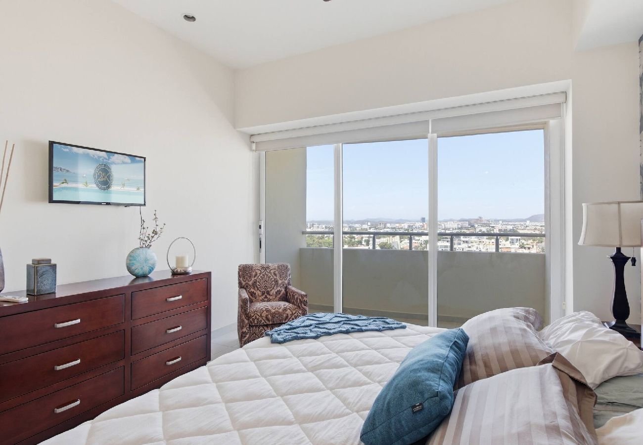 Apartment in Mazatlán - Gavias Golden | 3 Bedrooms, Beach, Pool & Gym 