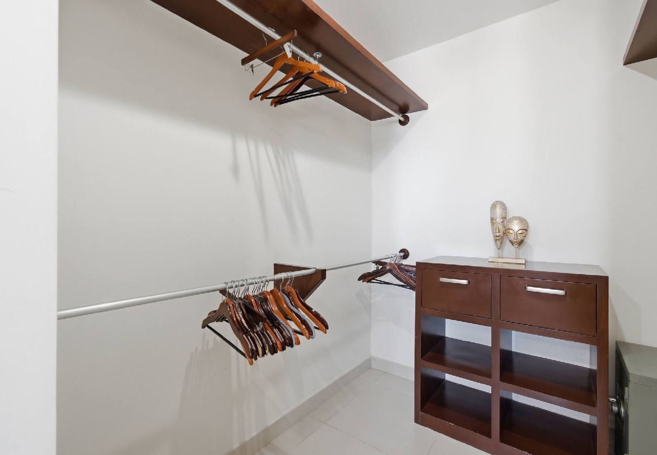 Apartment in Mazatlán - Gavias Golden | 3 Bedrooms, Beach, Pool & Gym 