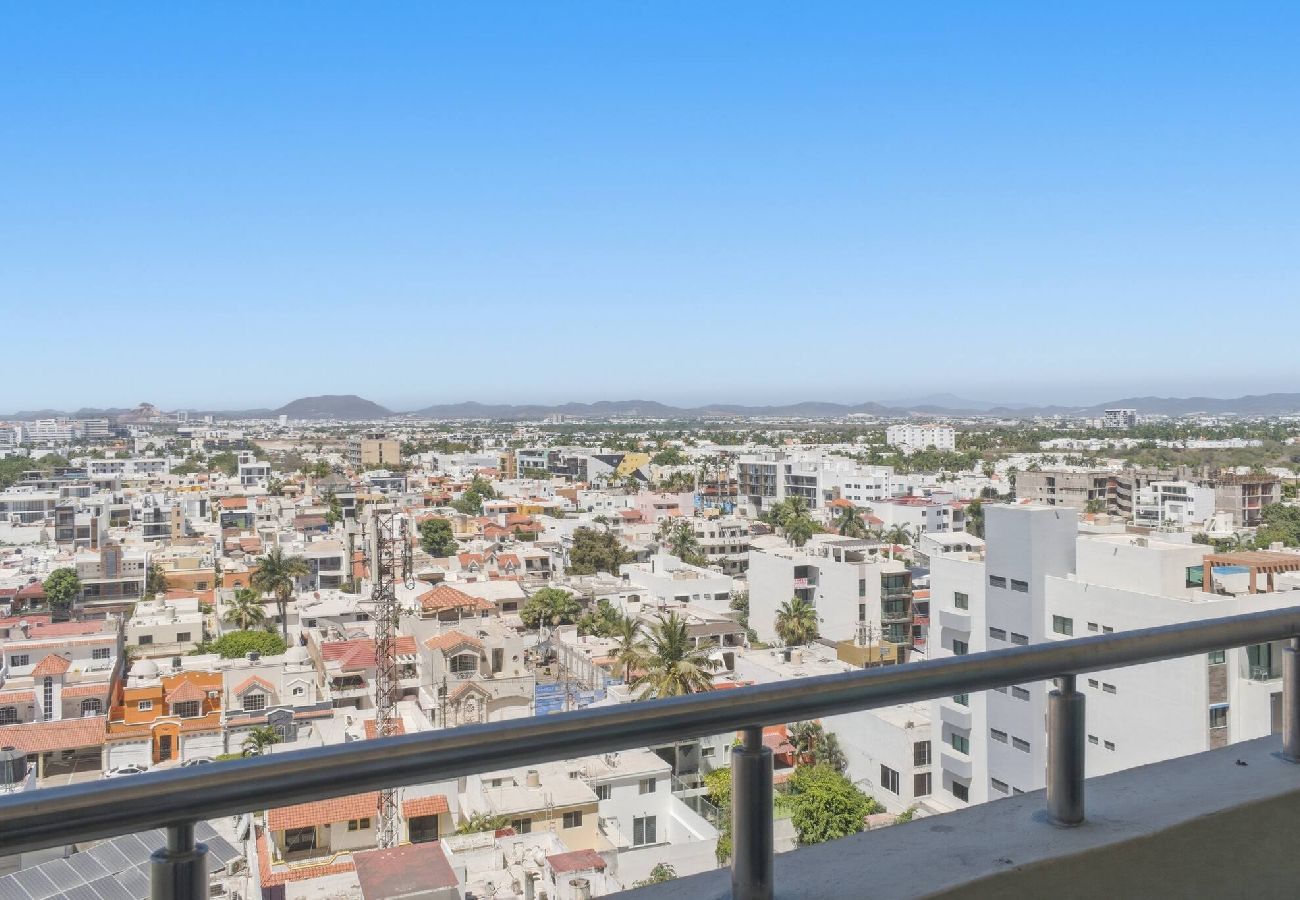Apartment in Mazatlán - Gavias Golden | 3 Bedrooms, Beach, Pool & Gym 