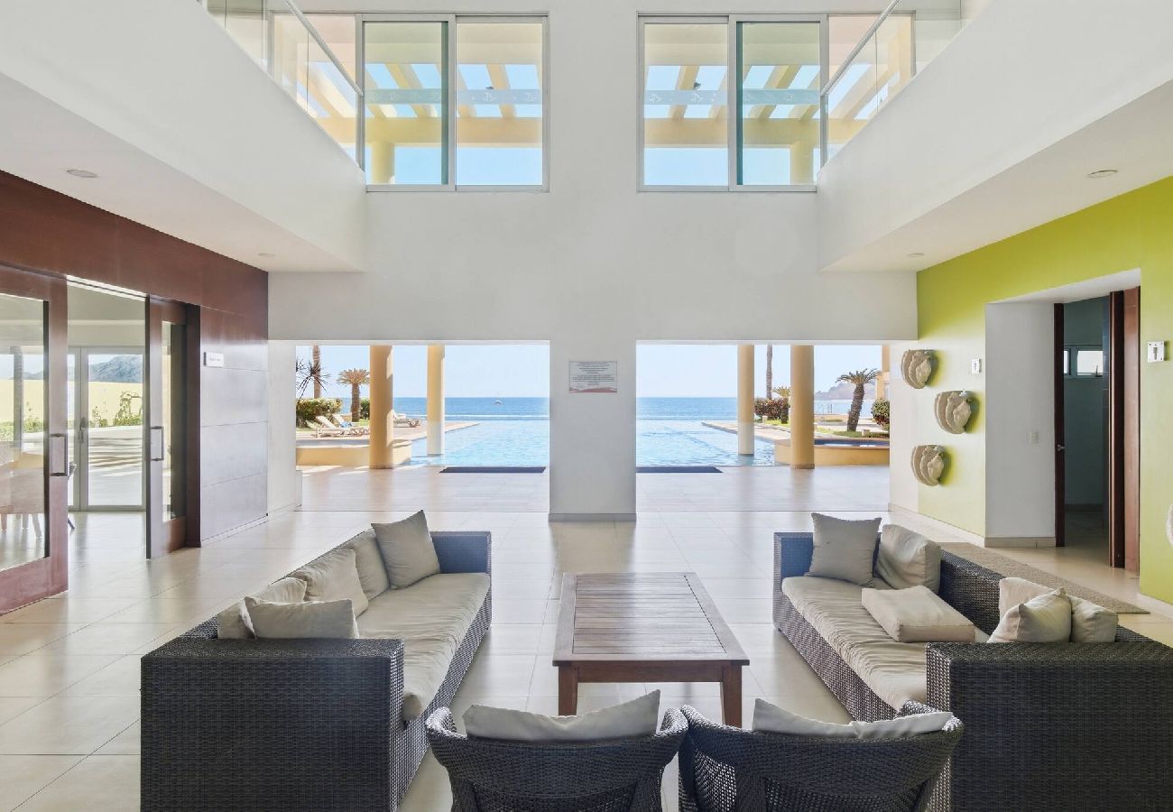 Apartment in Mazatlán - Gavias Golden | 3 Bedrooms, Beach, Pool & Gym 