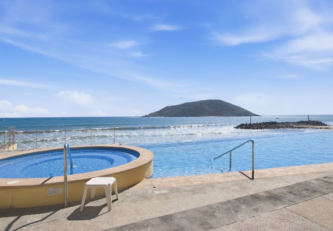 Apartment in Mazatlán - Gavias Golden | 3 Bedrooms, Beach, Pool & Gym 