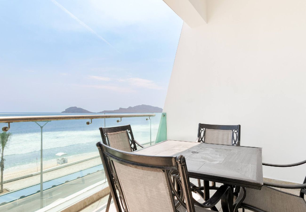 Apartment in Mazatlán - Vista al mar | Malecón | Cama King | Balcón Grande 