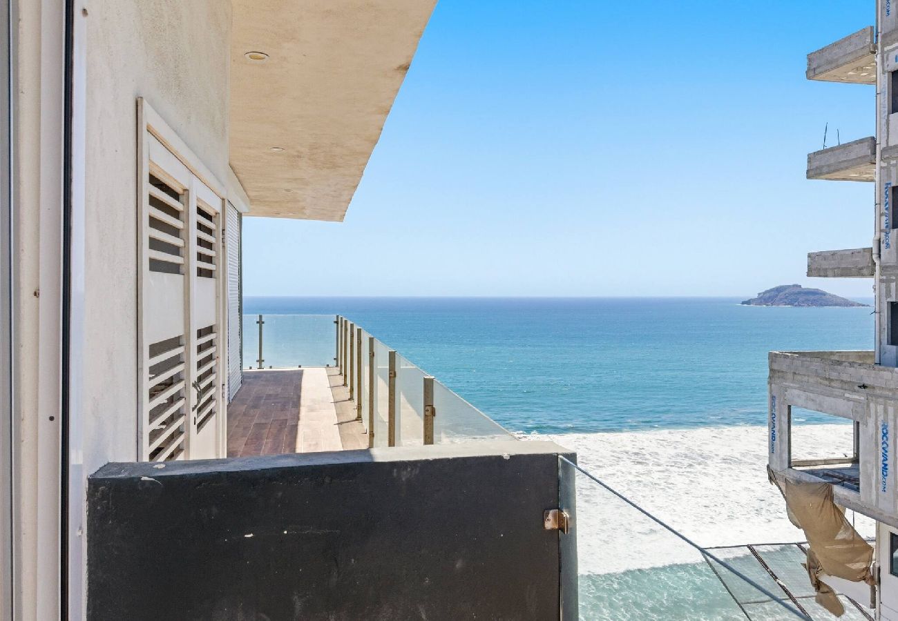 Apartment in Mazatlán - Pórtico | Malecón, Pool & Gym for 6 