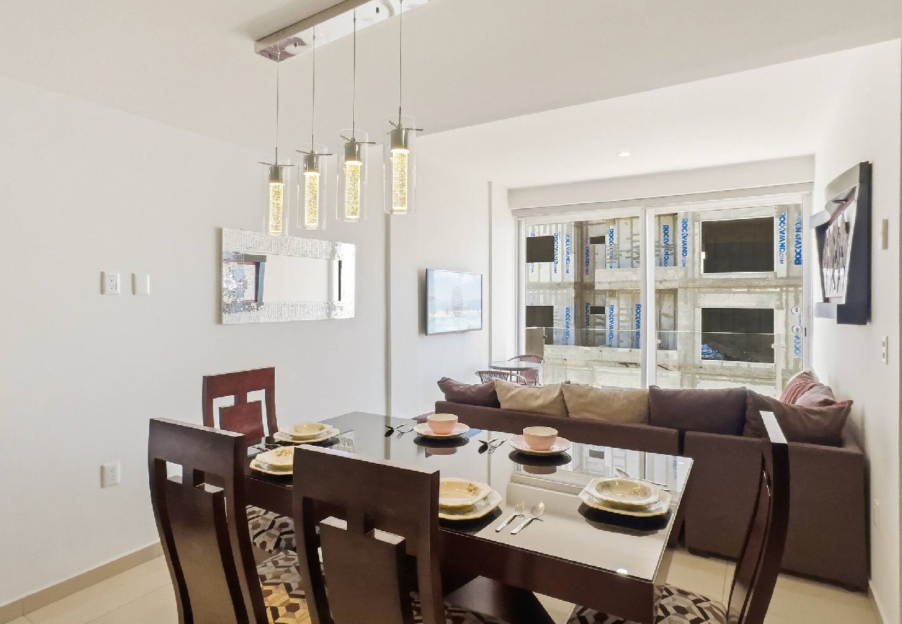 Apartment in Mazatlán - Pórtico | Malecón, Pool & Gym for 6 