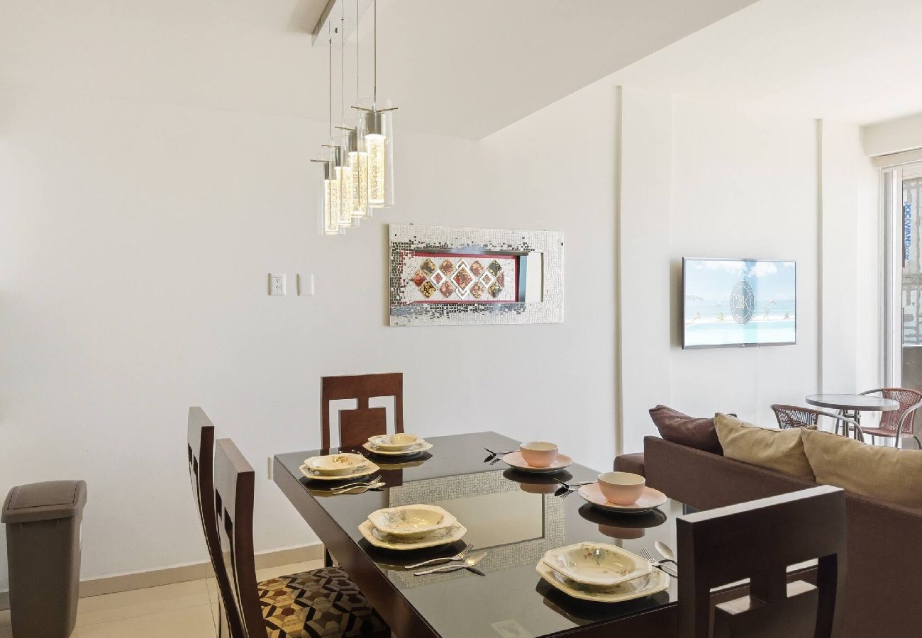Apartment in Mazatlán - Pórtico | Malecón, Pool & Gym for 6 