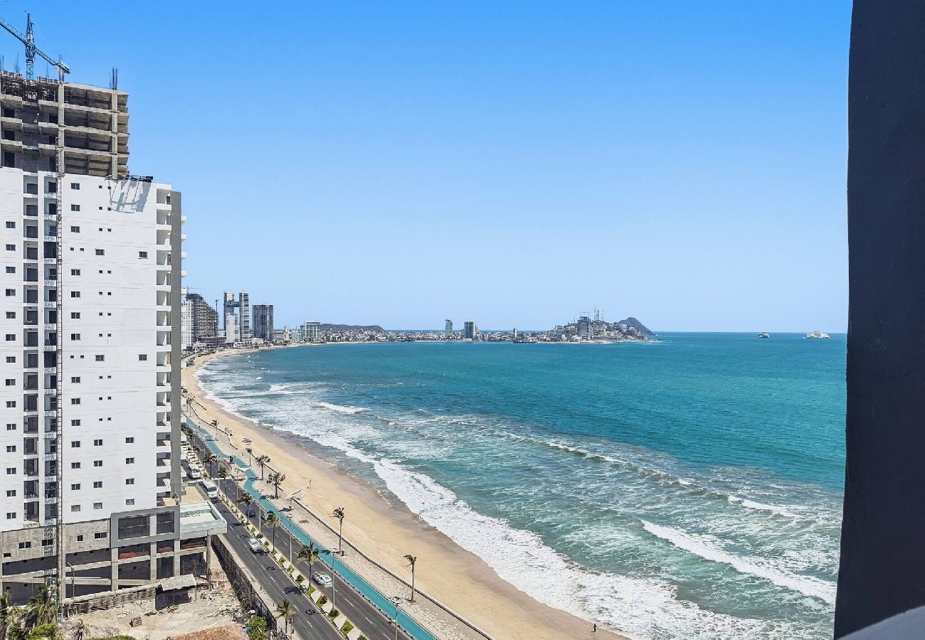 Apartment in Mazatlán - Pórtico | Malecón, Pool & Gym for 6 